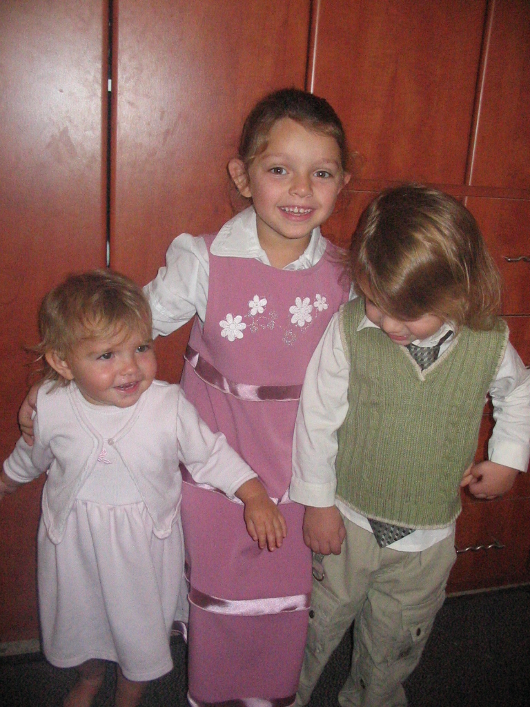 kids rosh hashanah 5766 014.jpg